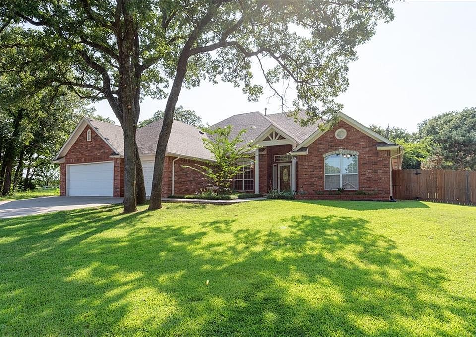 1st image of 33 Woodlands Dr