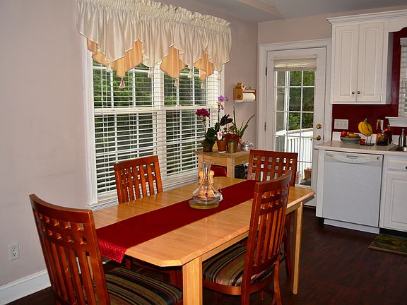 4th image of 1105 Fuller Glen Cir