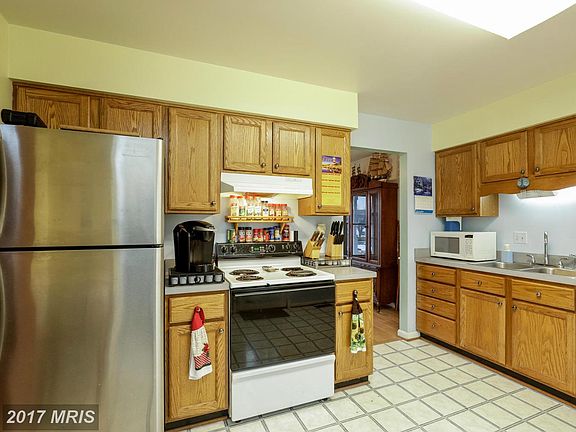 3rd image of 6263 Goulding Ct