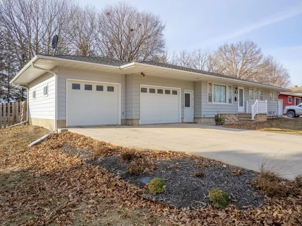 111 Howard St, Sumner, IA 50674