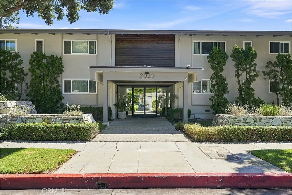 2 bed, 1250 sqft, $3,650 — Photo 2