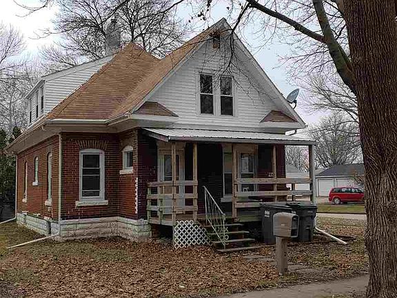3rd image of 102 SE 5th St