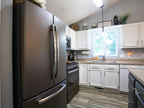 5th image of 8071 Shawnee Ct