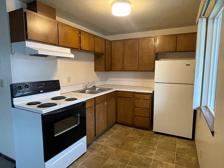 301 Jefferson Ave — Photo 1