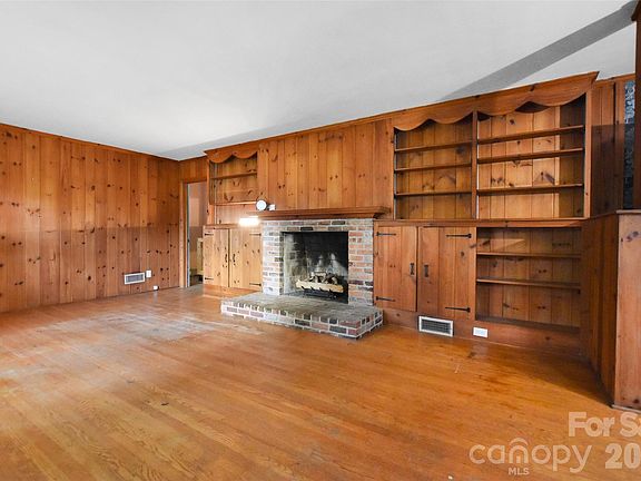 3rd image of 1131 Christopher Cir
