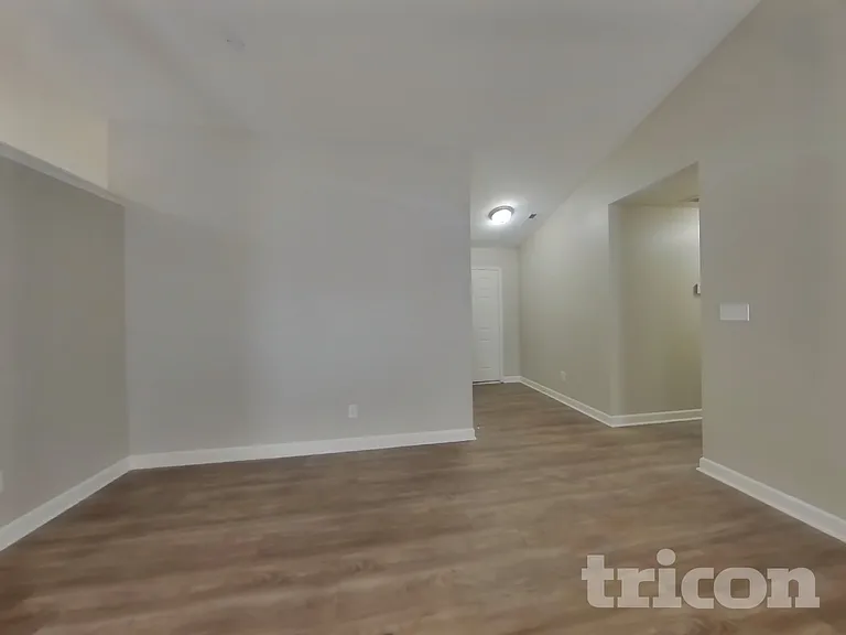 956 Ashland Ave — Photo 2