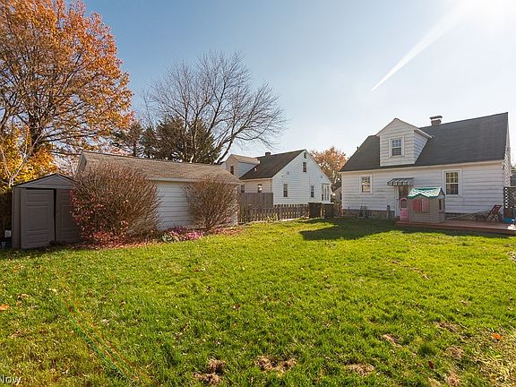 5th image of 1046 Bell Ct