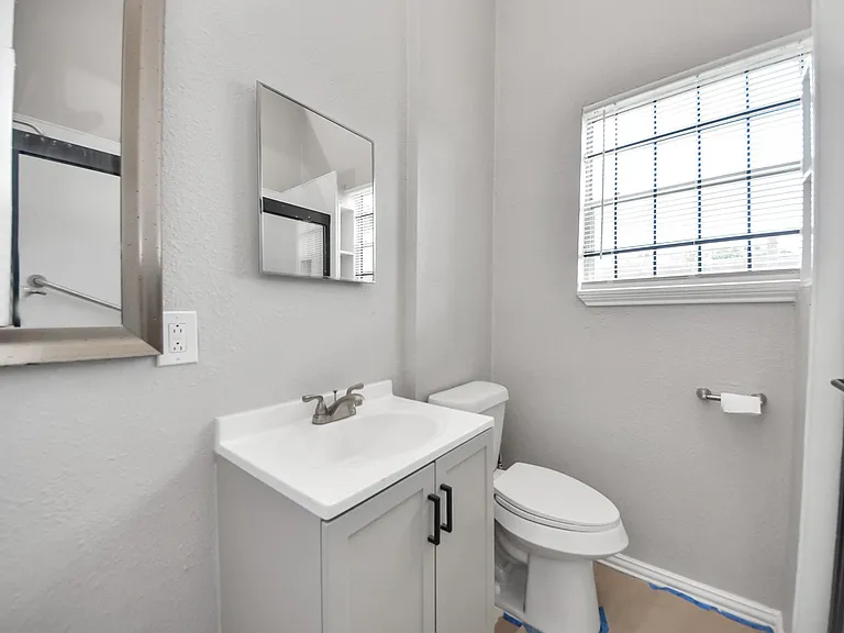 2102 Gray St #1 — Photo 10