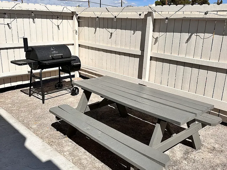 BBQ Grill & Picnic Table