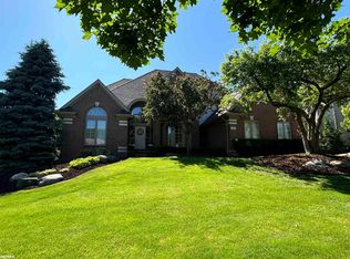 1271 Creek Pointe Dr, Rochester, MI 48307