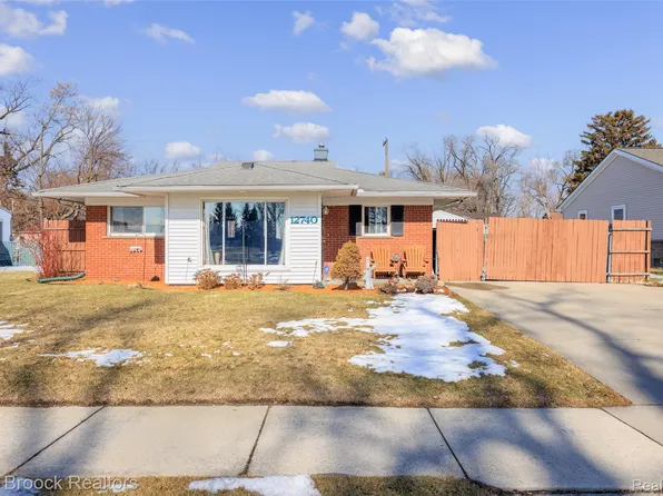 12740 Albany St, Oak Park, MI 48237