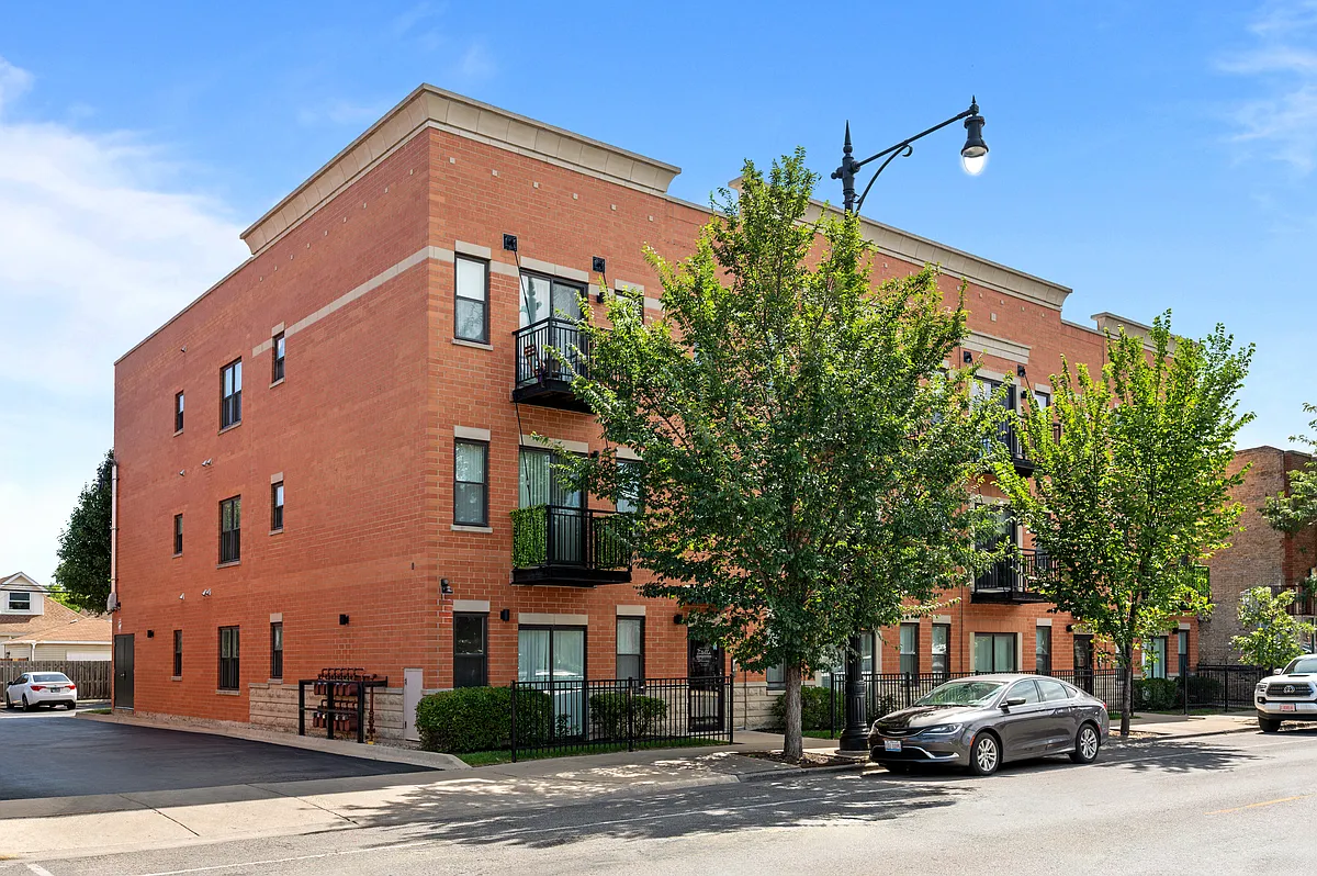 Building Photo - Zitella on Central