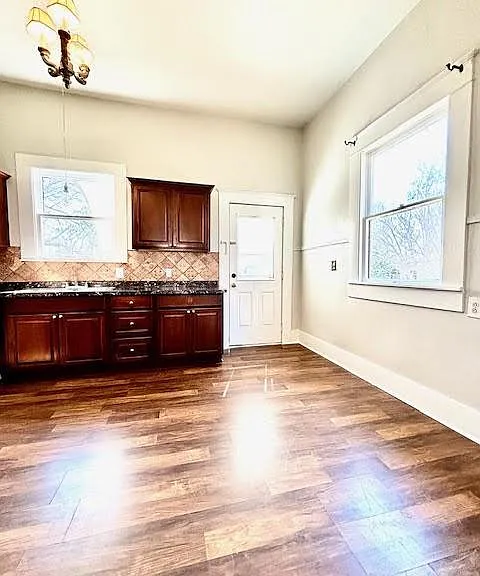 211 E Phillips St — Photo 11