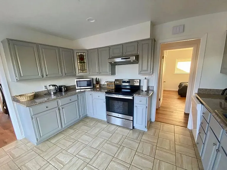 2778 Courtland Dr — Photo 2