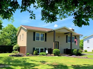 1431 Briarwood Dr, Montoursville, PA 17754
