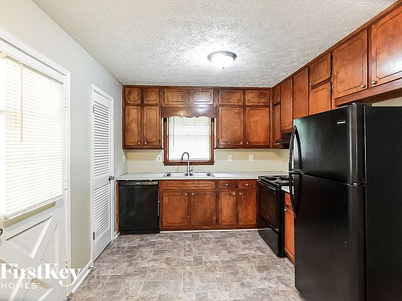 4th image of 3365 Poplar Dr