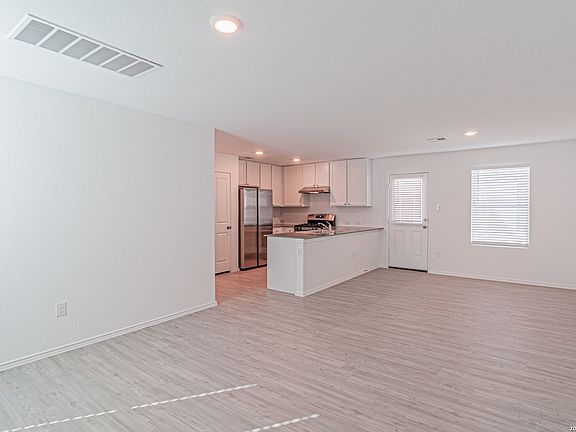 3rd image of 7703 Chancery Gate