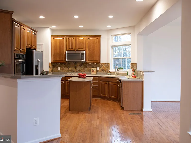 18061 Camdenhurst Dr — Photo 2