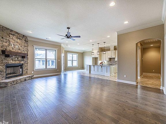 4th image of 9701 Oak Forest Ln