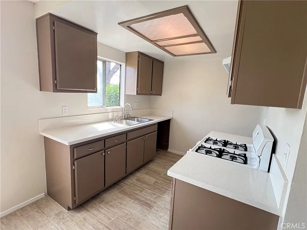 1 bed, 600 sqft, $1,900 — Photo 2