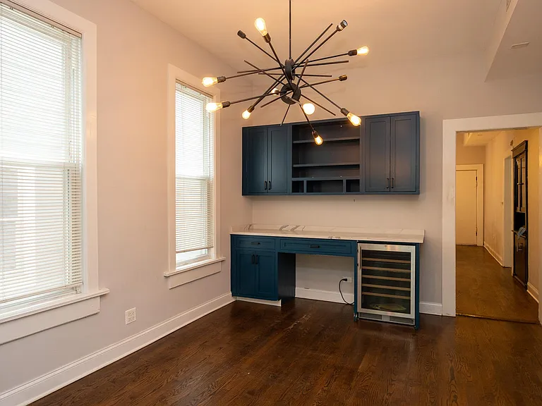 1241 W Barry Ave #1 — Photo 1