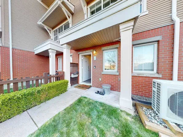 19505 68a Ave #70, Surrey, BC V4N 6K3