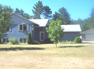 111 Ridgewood Dr, Marquette, MI 49855