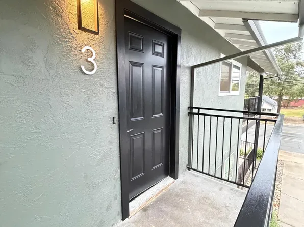 944 West St APT 3, Redding, CA 96001