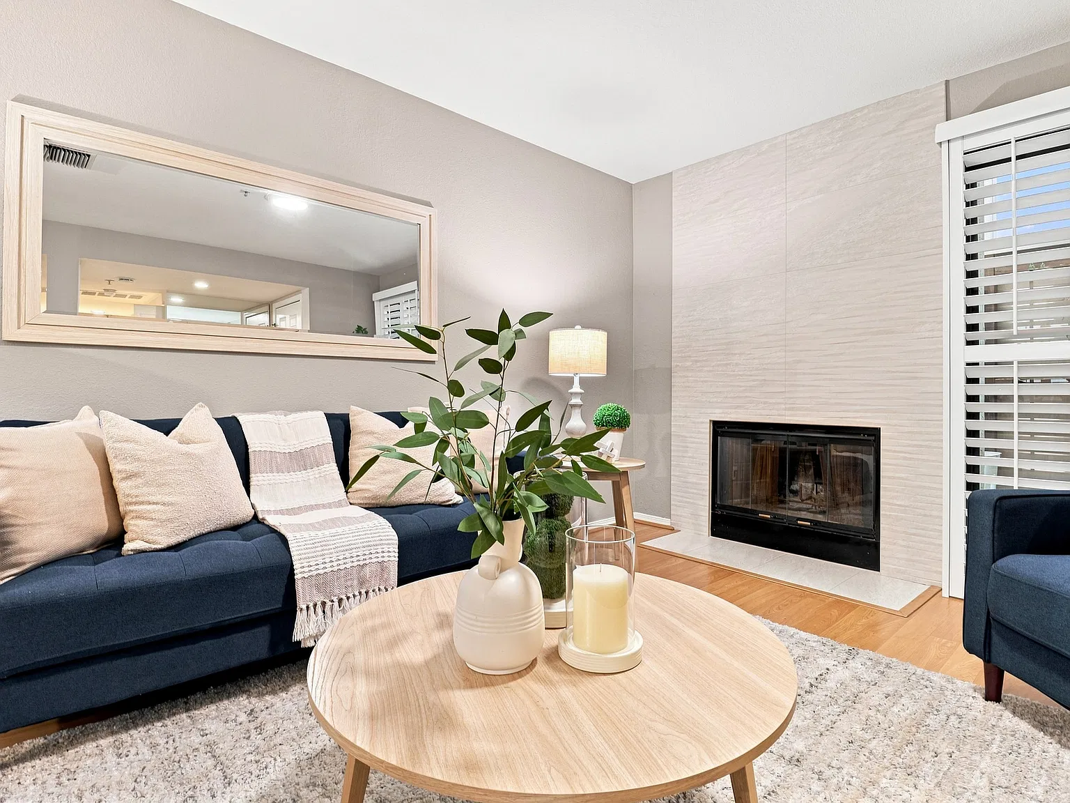2 bed, 1056 sqft, $4,200 — Photo 3