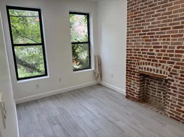 186 Howard Avenue image 13 of 20