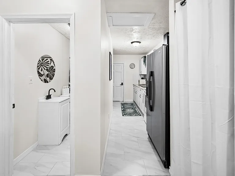 145 W 10th St #B — Photo 9