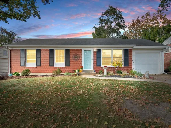 9927 Heatherton Dr, Saint Louis, MO 63123