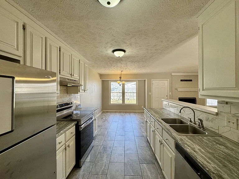 204 Fair Oaks Dr — Photo 6