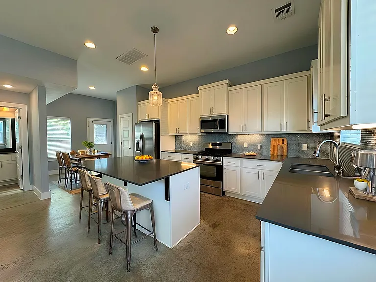 6201 Felix Ave #A — Photo 8
