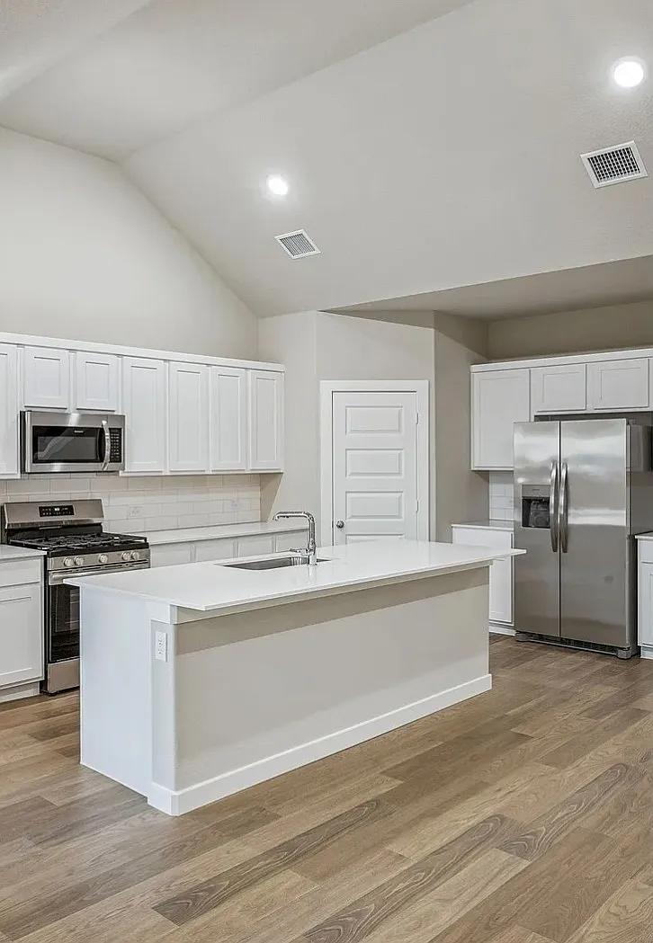 6 bed, 3608 sqft, $4,500 — Photo 1