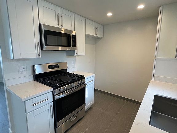 3rd image of 1224 S Kenmore Ave APT 6