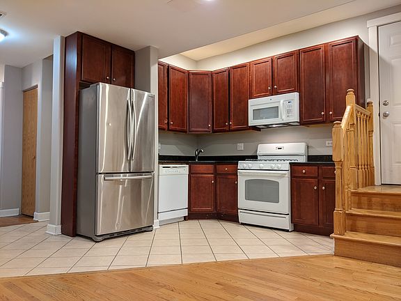 3rd image of 2743 W Arthur Ave #G