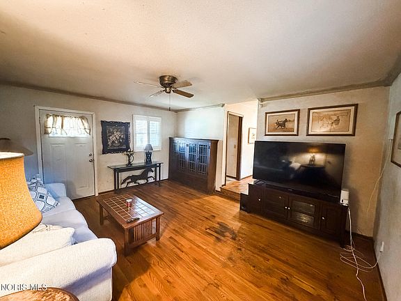 8th image of 1443 Eastgate Rd