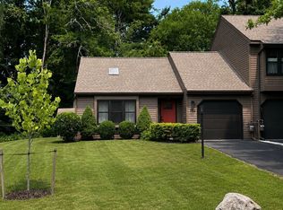 526 Townwood Dr, Albany, NY 12203