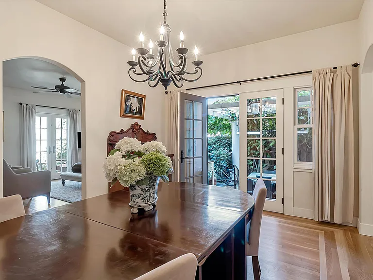1568 Mariposa Ave — Photo 15