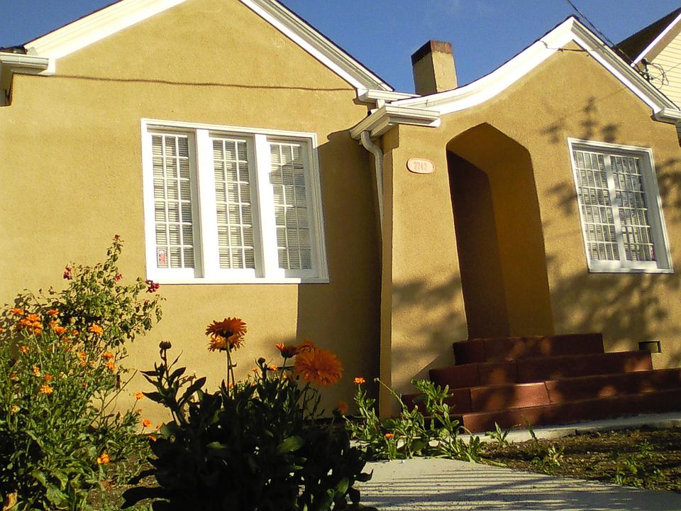 1st image of 2742 Parker Ave