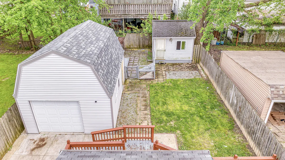 Huge garage and private art studio - 13339 Carrington Ave