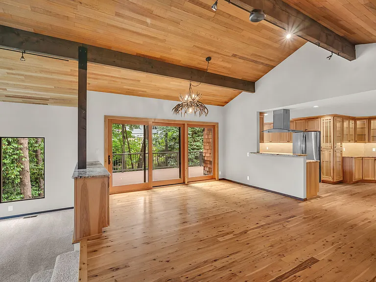 6671 E Mercer Way — Photo 8