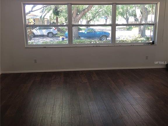 4th image of 2411 Summerlin Dr
