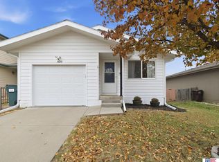 1120 Garden Valley Rd, Lincoln, NE 68521