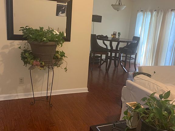 2nd image of 1518 Sisters Ct