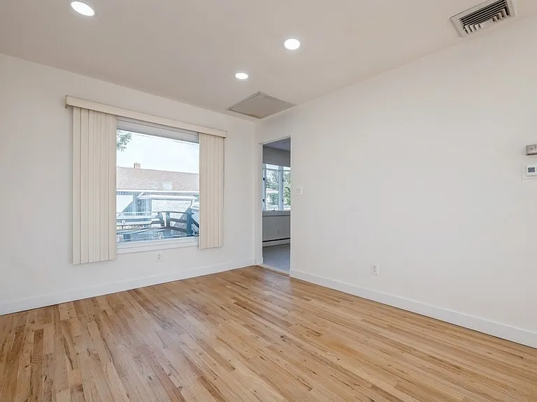 482 Harbor Dr — Photo 9