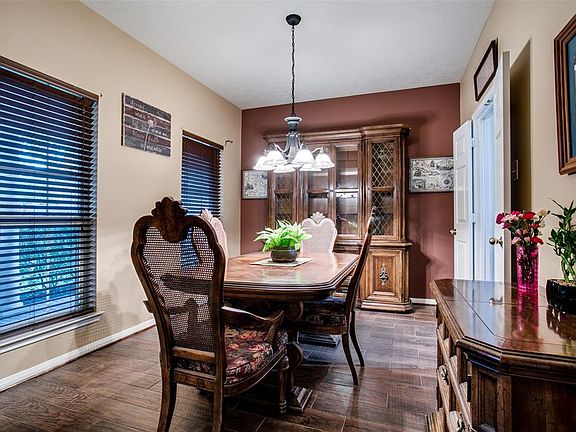 3rd image of 11118 Cliffrose Ct