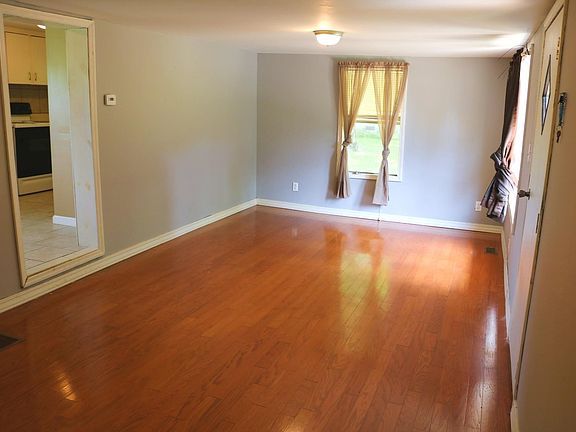 3rd image of 284 Watts Rd