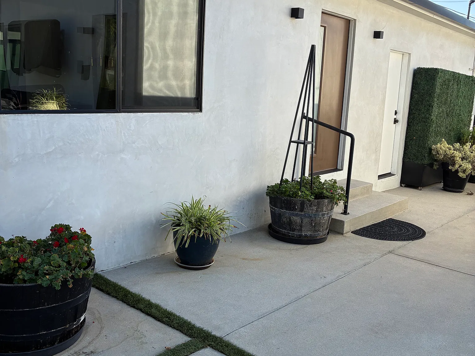 1 bed, 700 sqft, $2,500 — Photo 2